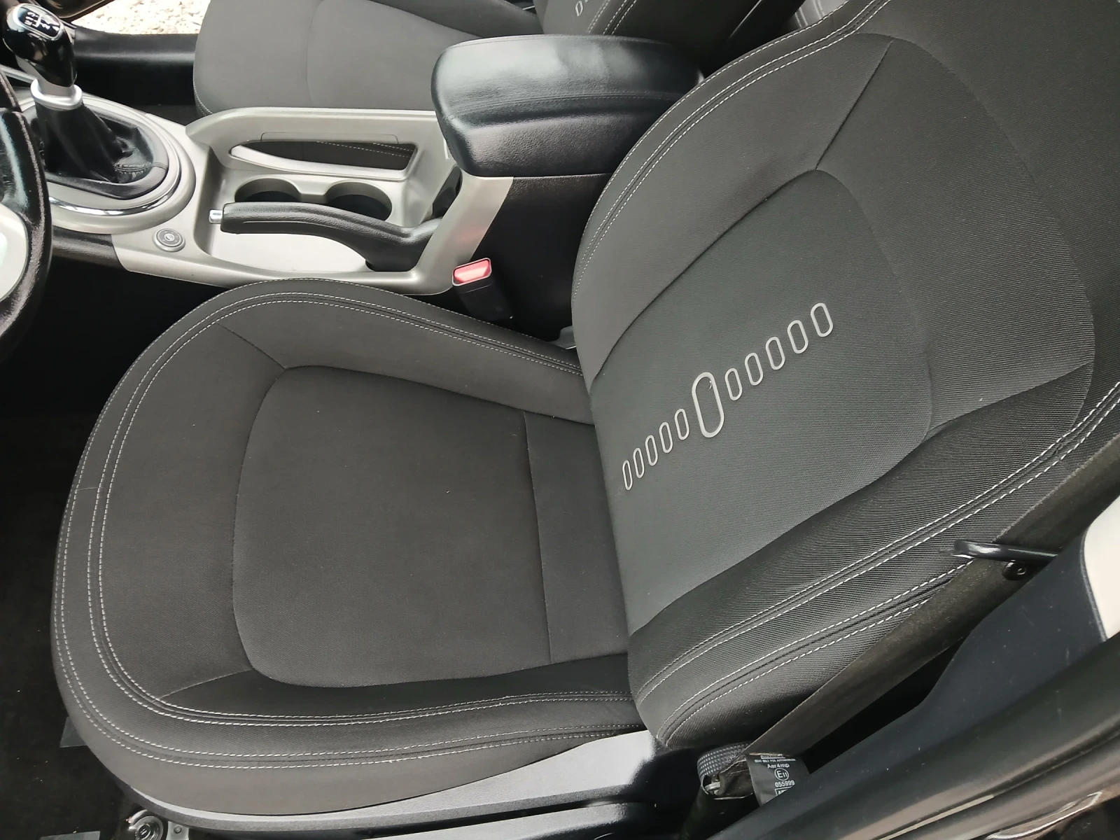 Kia Sportage Лек, снимка 8 - Автомобили и джипове - 56609869