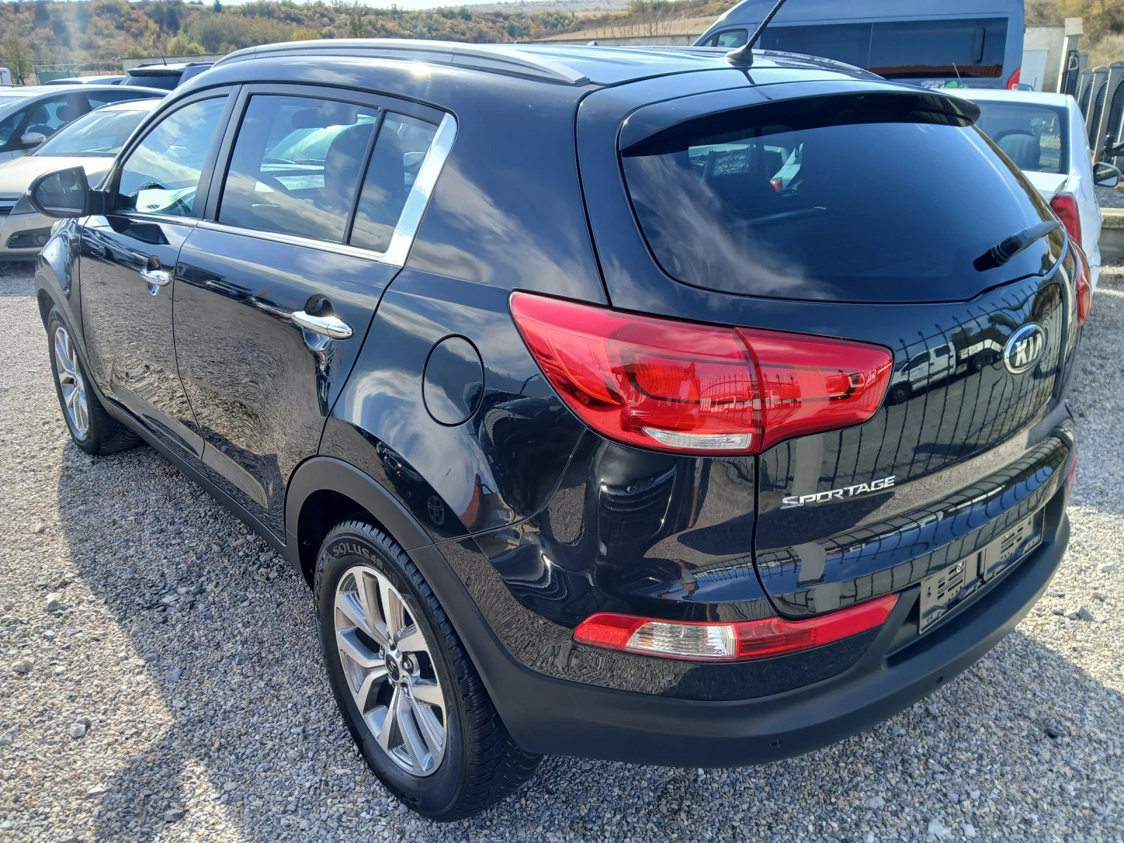 Kia Sportage Лек, снимка 3 - Автомобили и джипове - 56609869