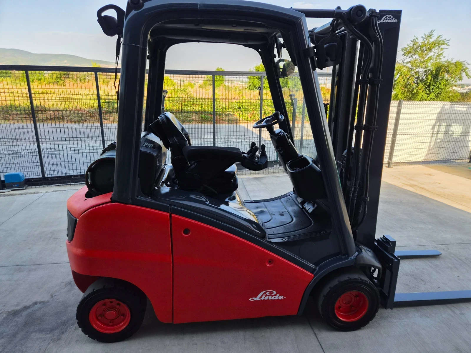 Мотокар Linde H20 /  ИЗРАВНИТЕЛ / СВОБОДЕН ХОД , снимка 6 - Индустриална техника - 55809010