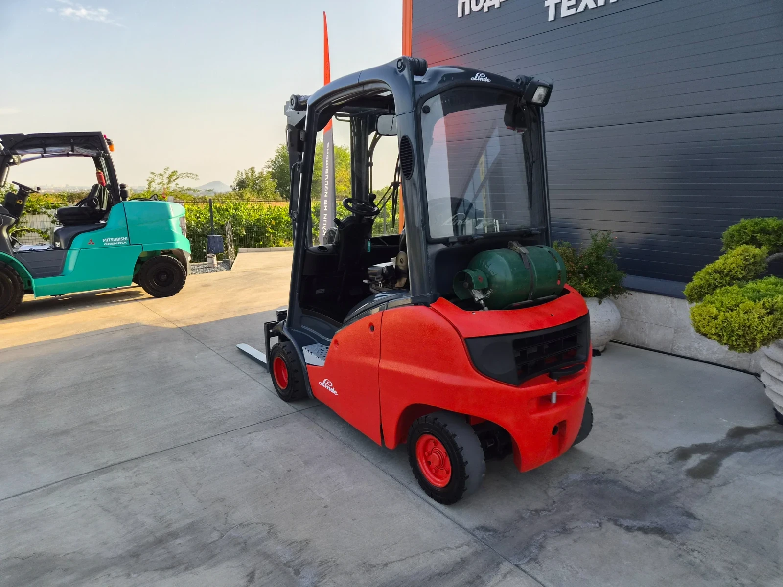 Мотокар Linde H20 /  ИЗРАВНИТЕЛ / СВОБОДЕН ХОД , снимка 3 - Индустриална техника - 55809010