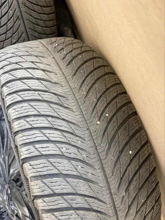 Гуми Зимни 225/45R18, снимка 3 - Гуми и джанти - 56172158