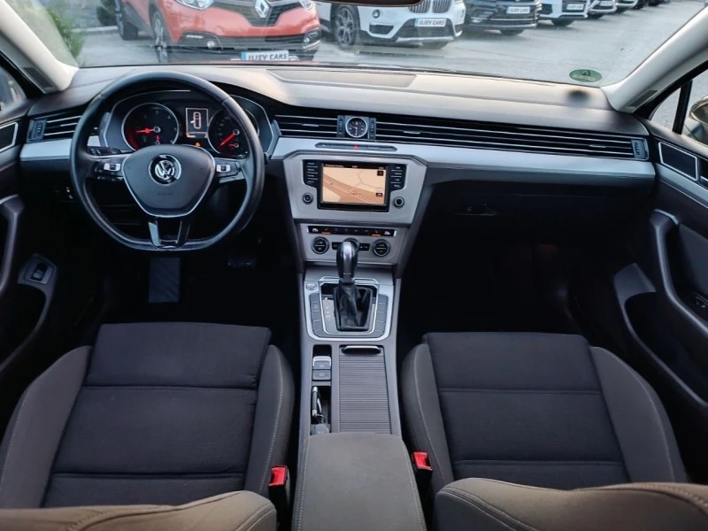 VW Passat 1.6TDI, снимка 9 - Автомобили и джипове - 44523995