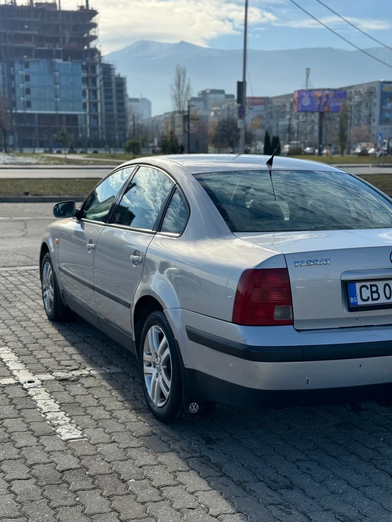 VW Passat, снимка 5 - Автомобили и джипове - 48099469