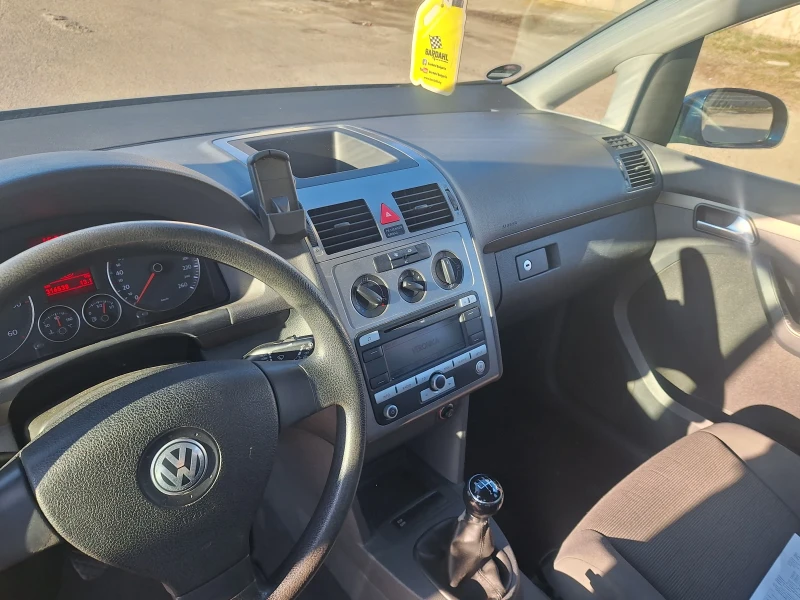 VW Touran, снимка 9 - Автомобили и джипове - 48597750