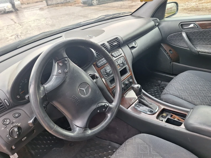 Mercedes-Benz C 220, снимка 10 - Автомобили и джипове - 48597750