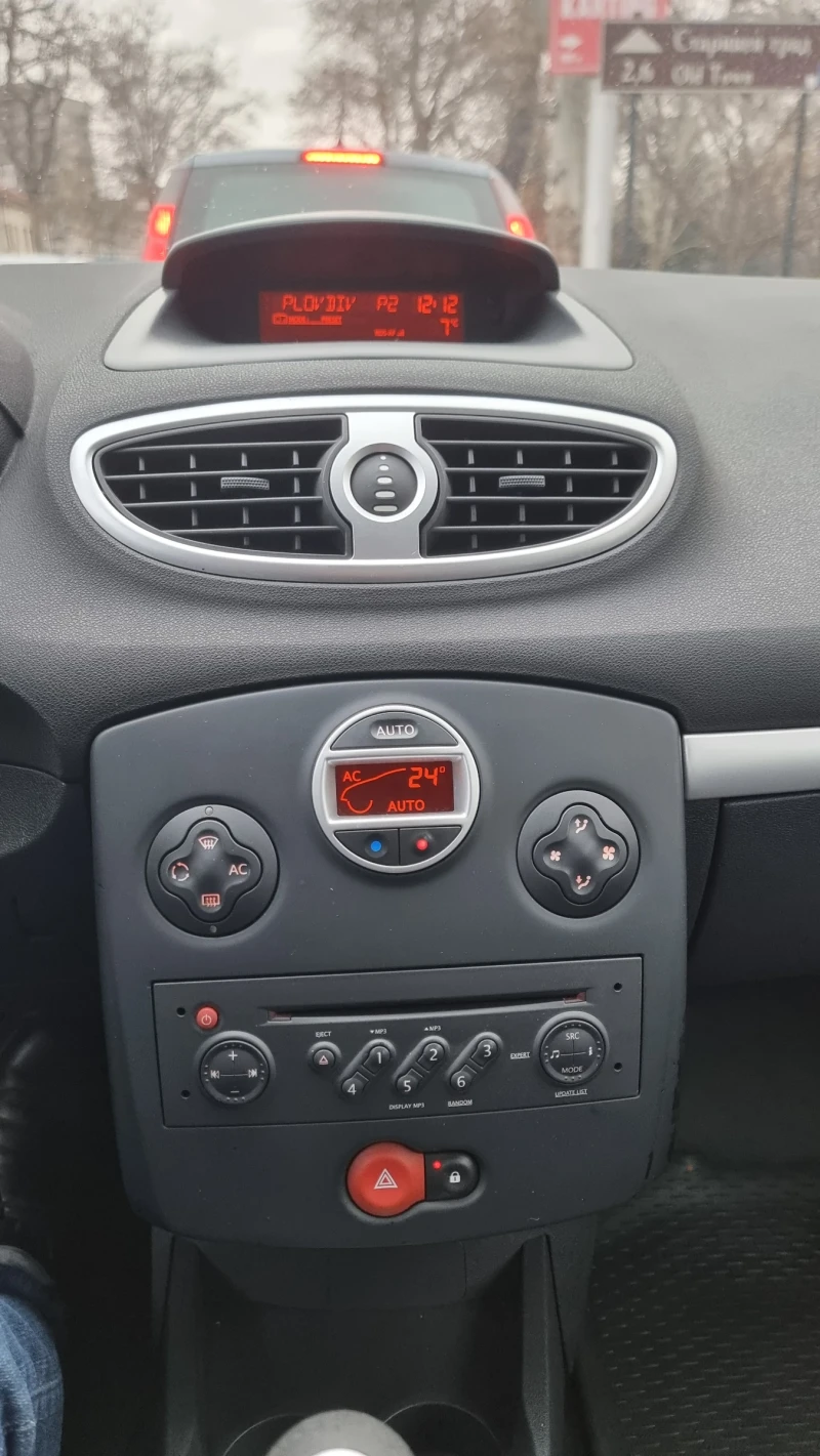 Renault Clio, снимка 2 - Автомобили и джипове - 48641099