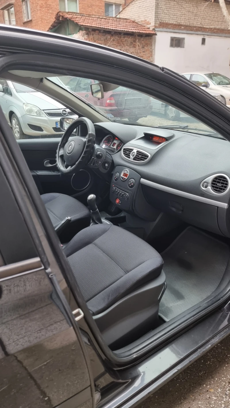 Renault Clio, снимка 10 - Автомобили и джипове - 48641099