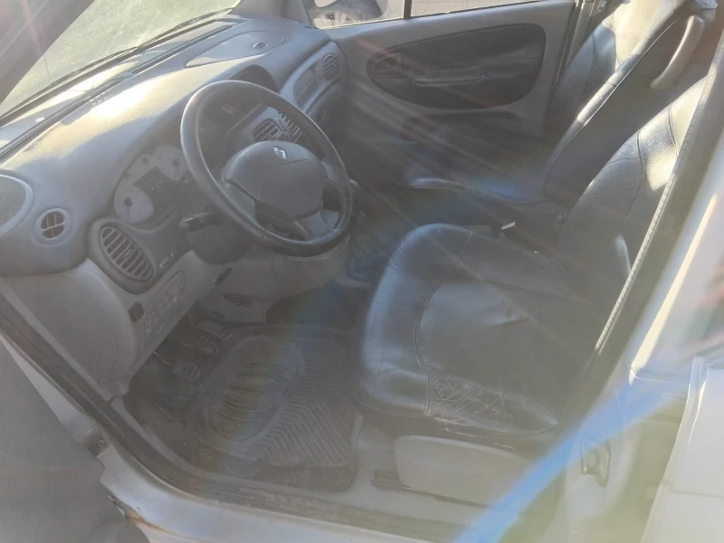 Renault Scenic 2000, 16V, снимка 5 - Автомобили и джипове - 49564567