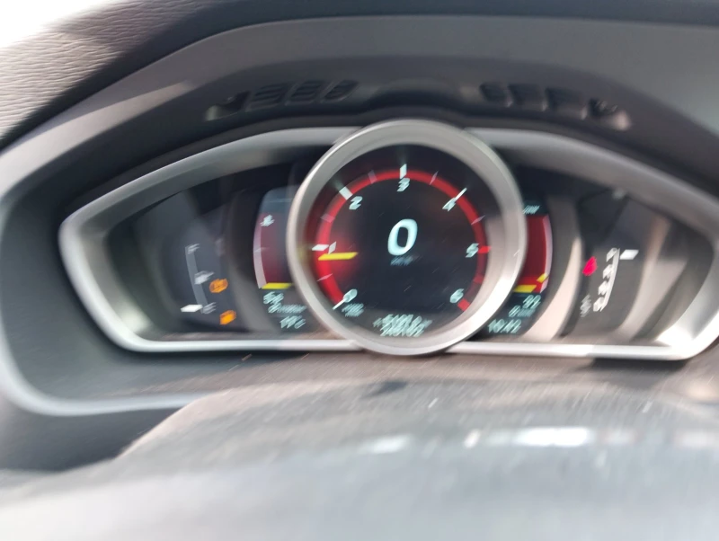 Volvo V40 Cross Country 1.6d , снимка 9 - Автомобили и джипове - 52244310