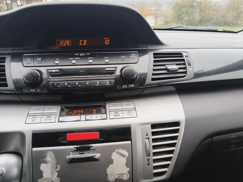 Honda Fr-v, снимка 11 - Автомобили и джипове - 52465939