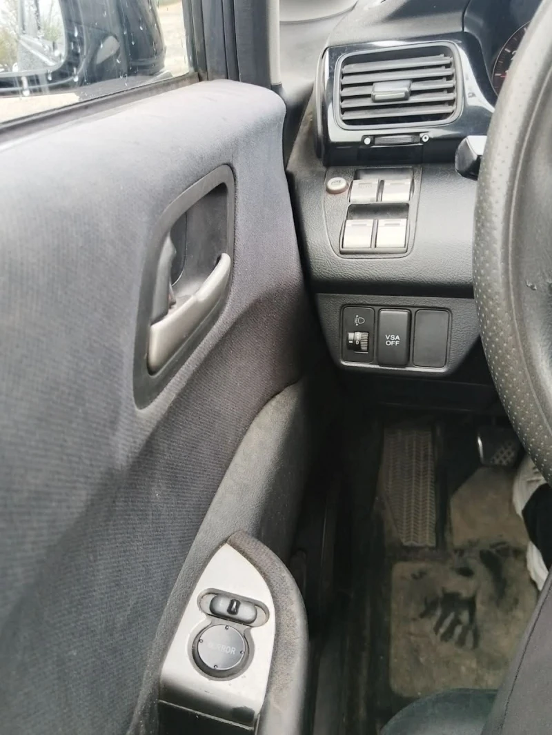 Honda Fr-v, снимка 9 - Автомобили и джипове - 52465939