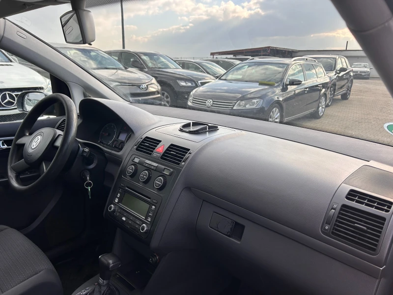 VW Touran 2.0TDI AVTOMAT EURO 4, снимка 10 - Автомобили и джипове - 52877169
