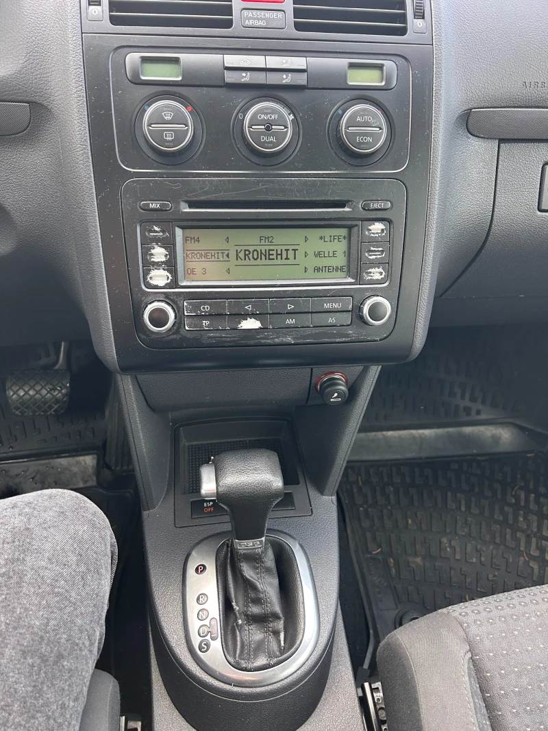 VW Touran 2.0TDI AVTOMAT EURO 4, снимка 12 - Автомобили и джипове - 52877169