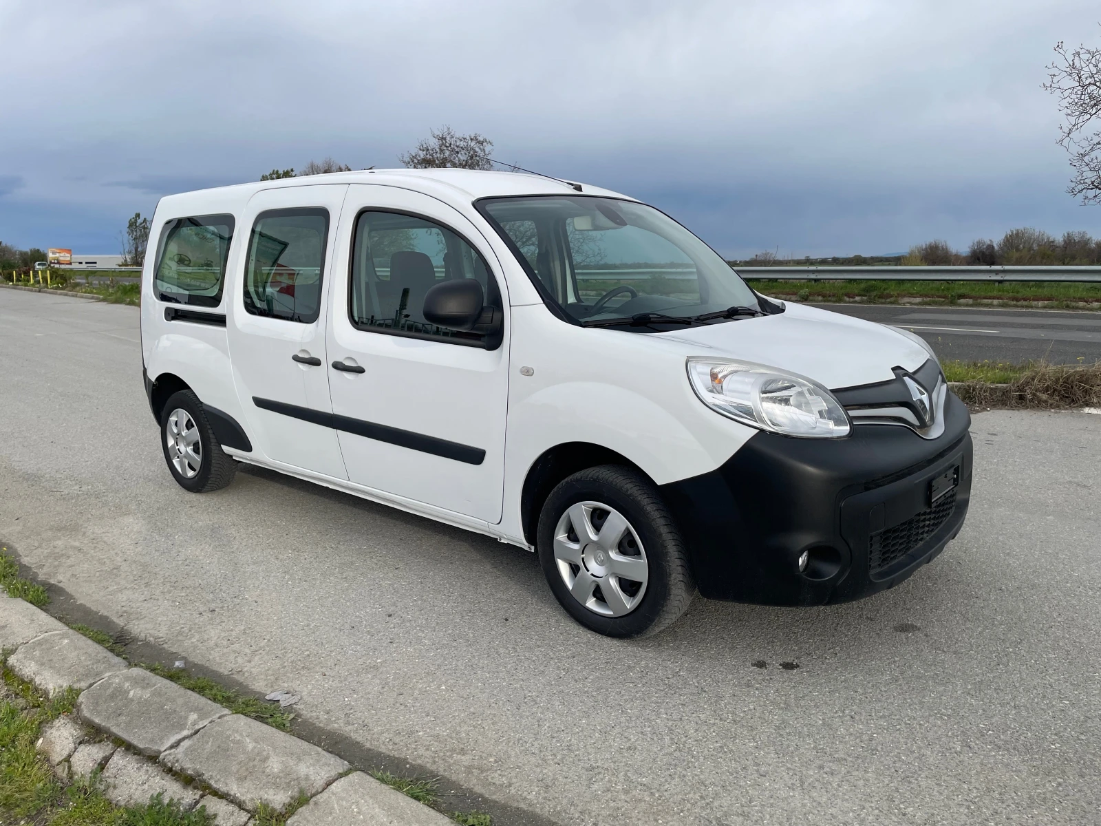 Renault Kangoo MAXI ШВЕЙЦАРИЯ - изображение 4