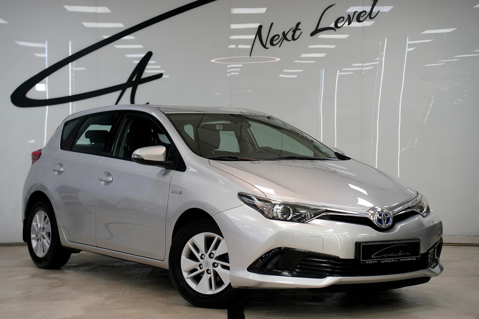 Toyota Auris 1.8 CVT Hybrid - изображение 3