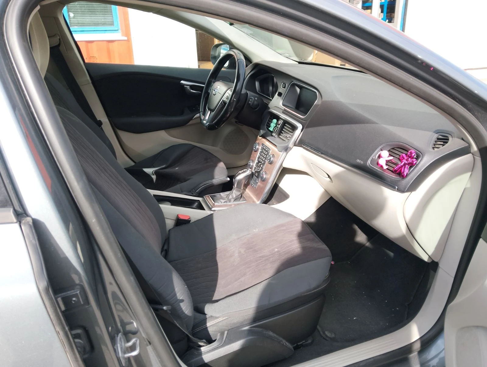 Volvo V40 Cross Country 1.6d  - изображение 10