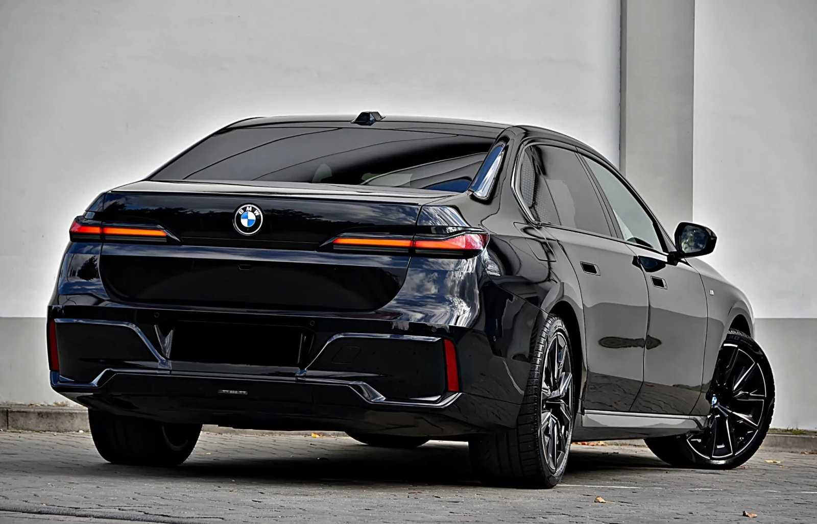 BMW 740 d xDrive Fond-Entertainment M-Pack - изображение 3