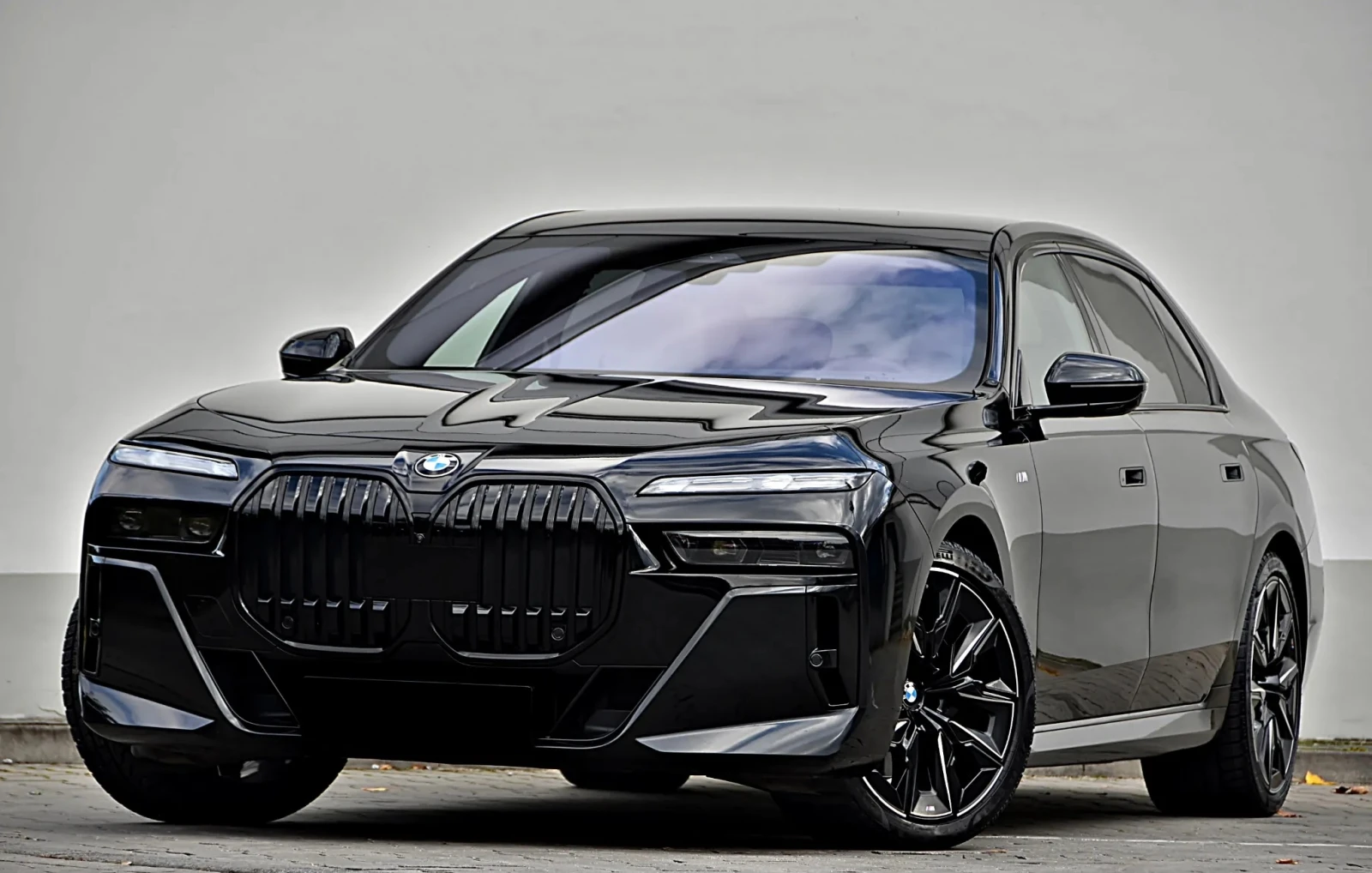 BMW 740 d xDrive Fond-Entertainment M-Pack - изображение 2