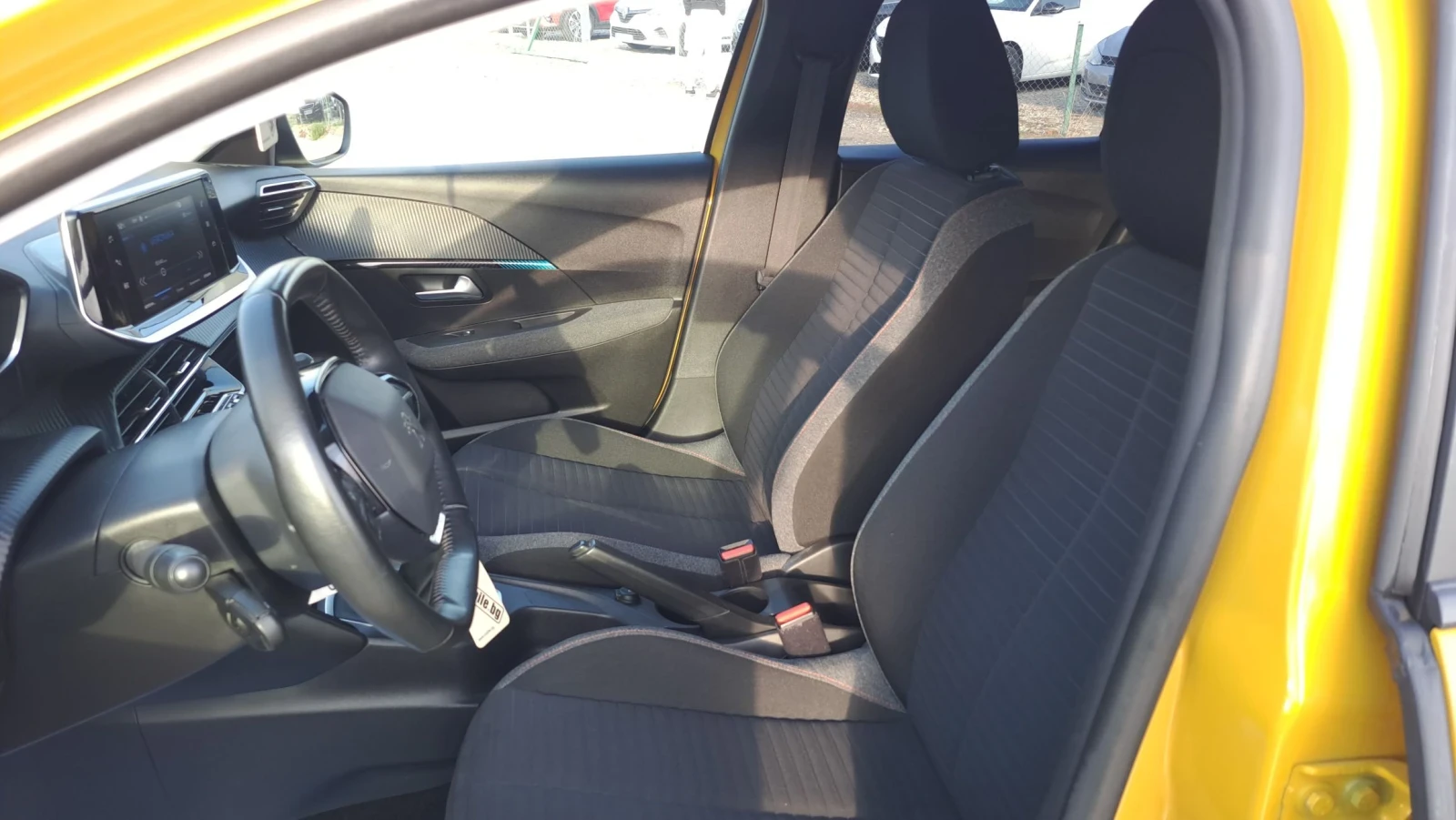 Peugeot 208 1.2i Active , снимка 12 - Автомобили и джипове - 55824416