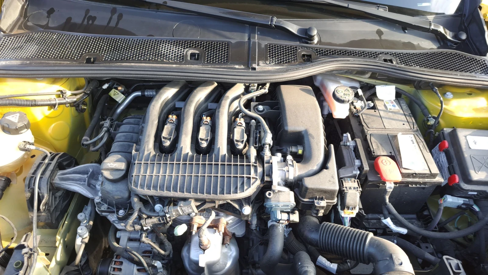 Peugeot 208 1.2i Active , снимка 16 - Автомобили и джипове - 55824416