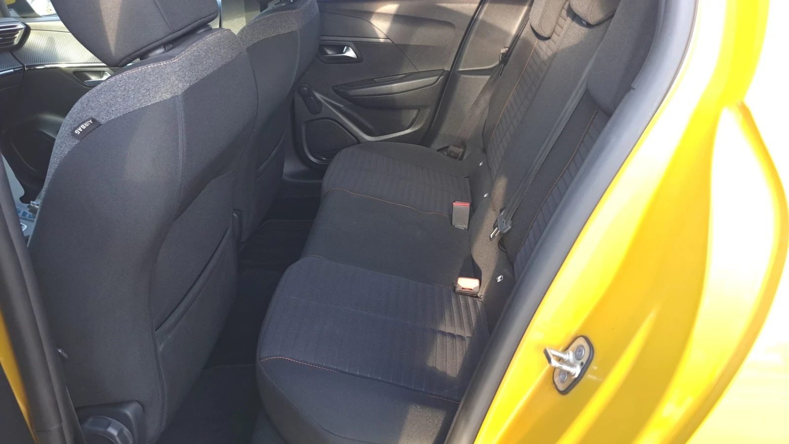 Peugeot 208 1.2i Active , снимка 13 - Автомобили и джипове - 55824416
