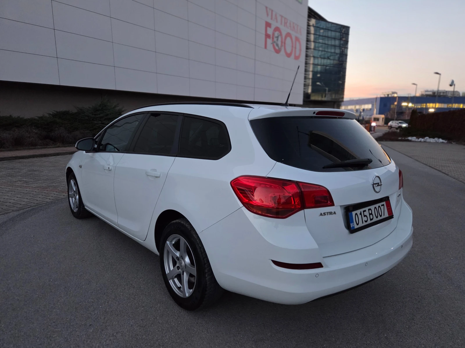 Opel Astra 1.7CDTi Уникална - изображение 5