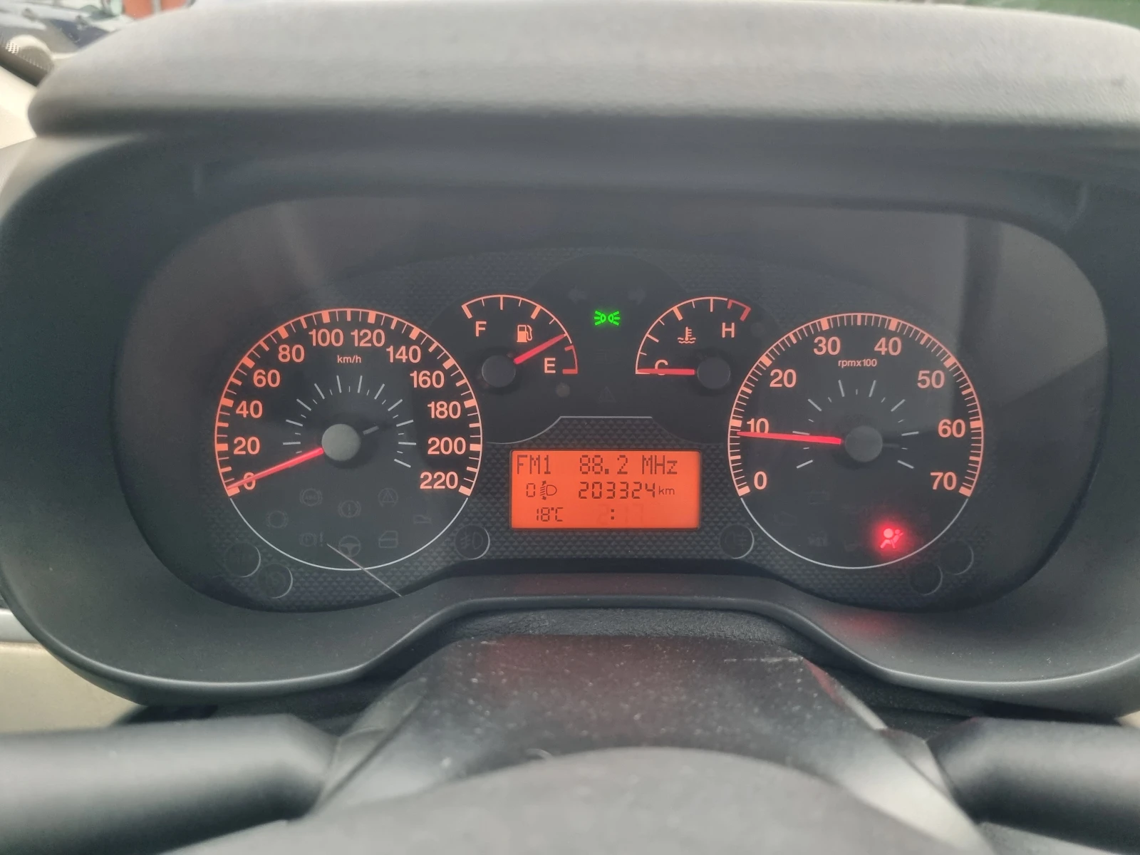 Fiat Punto 1.3 d * КЛИМАТИК* ЕВРО4 , снимка 15 - Автомобили и джипове - 53739752