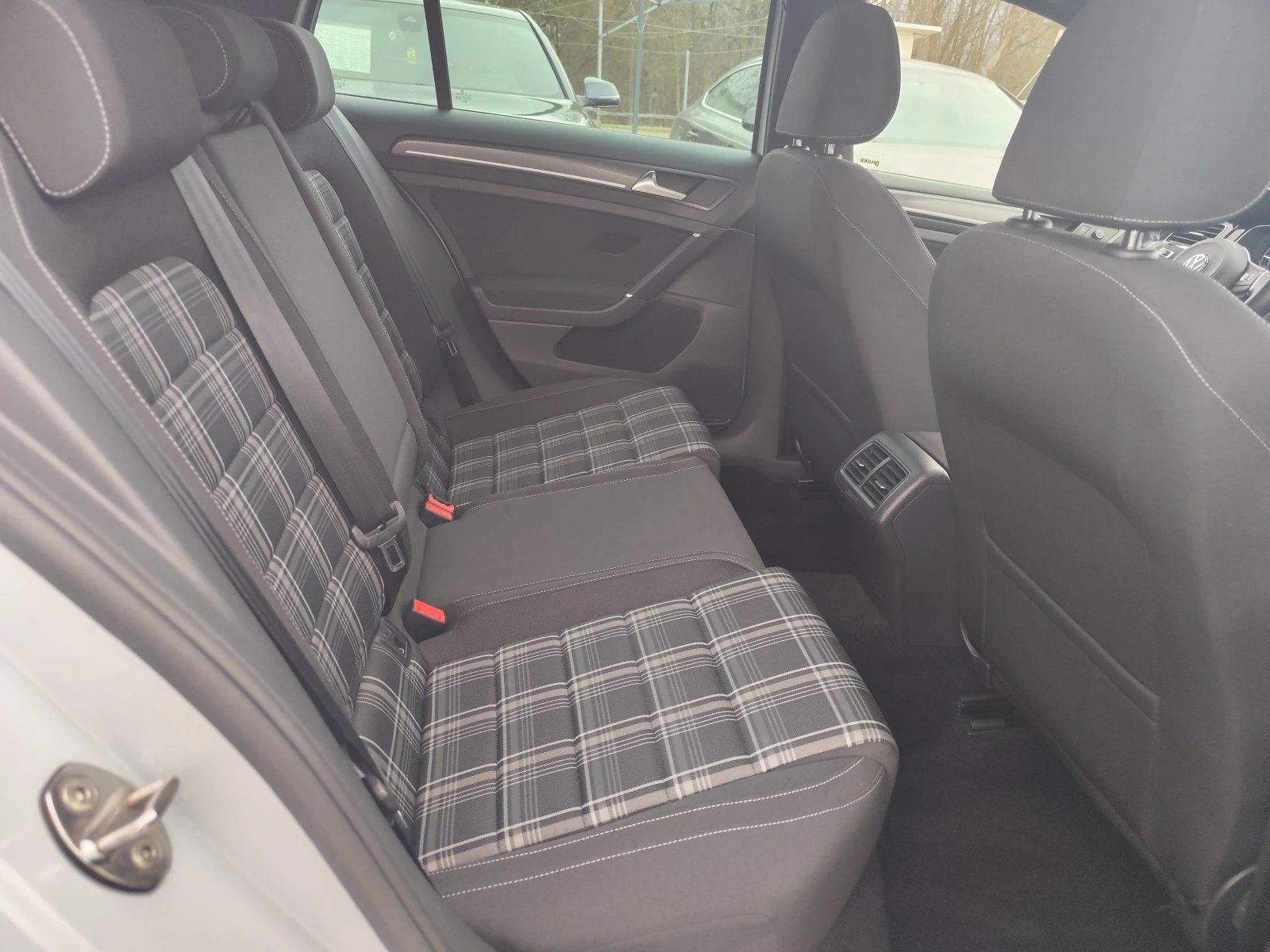 VW Golf 7* GTD* 2.0TDi* АВТОМАТИК* LED* NAVI* ШИБЕДАХ* , снимка 12 - Автомобили и джипове - 53902429