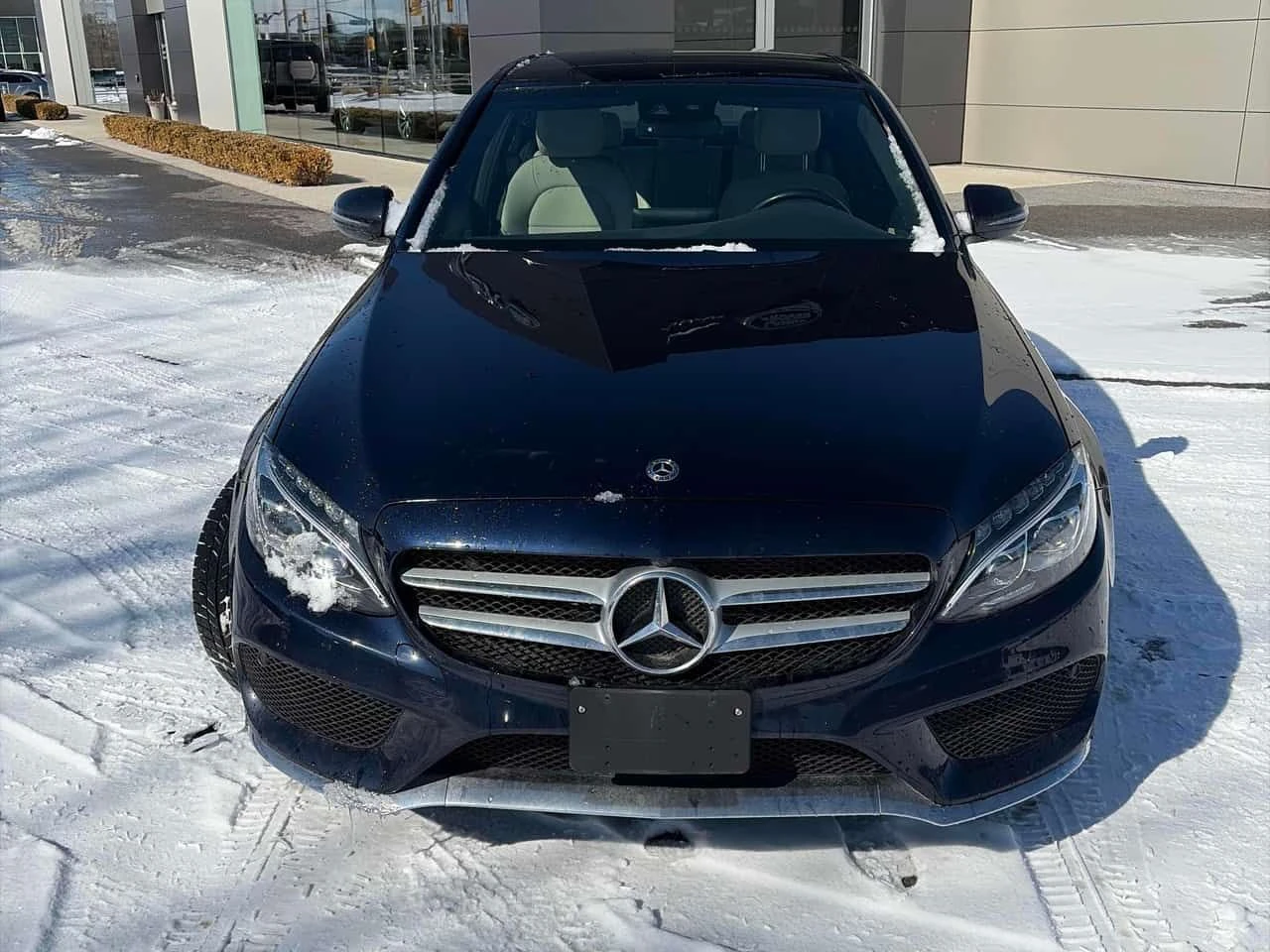 Mercedes-Benz C 300 CARFAX/ПАНОРАМА/ПОДГРЕВИ/ВТОРИ ГУМИ, снимка 2 - Автомобили и джипове - 53929323