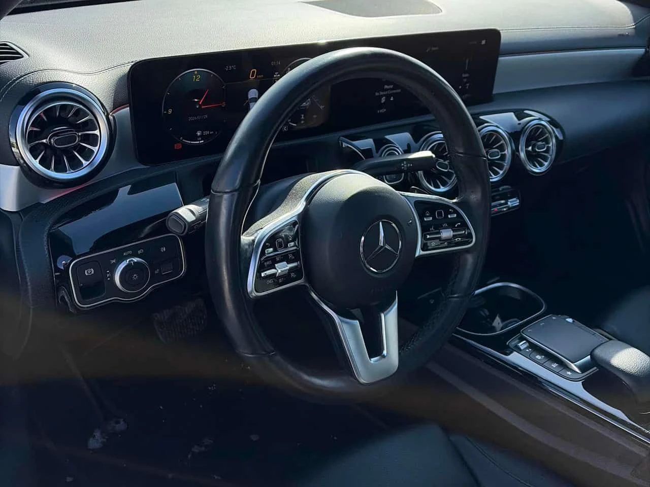 Mercedes-Benz CLA 250 /ПАНОРАМА/ПОДГРЕВИ/БЕЗ ИНЦИДЕНТИ, снимка 7 - Автомобили и джипове - 54088060