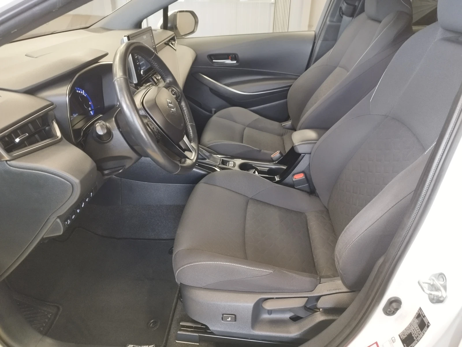 Toyota Corolla 1.8 hybrid, снимка 6 - Автомобили и джипове - 54135539