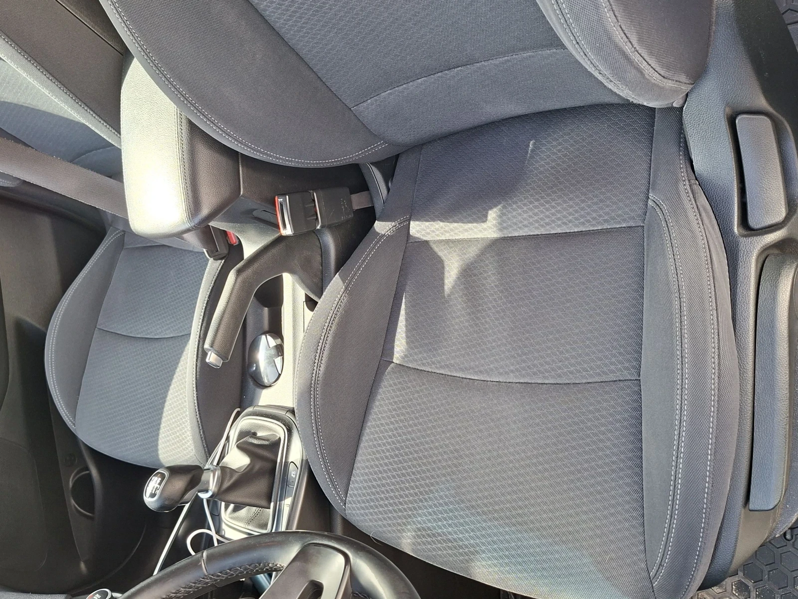 Kia Carens Carens, снимка 11 - Автомобили и джипове - 54239378