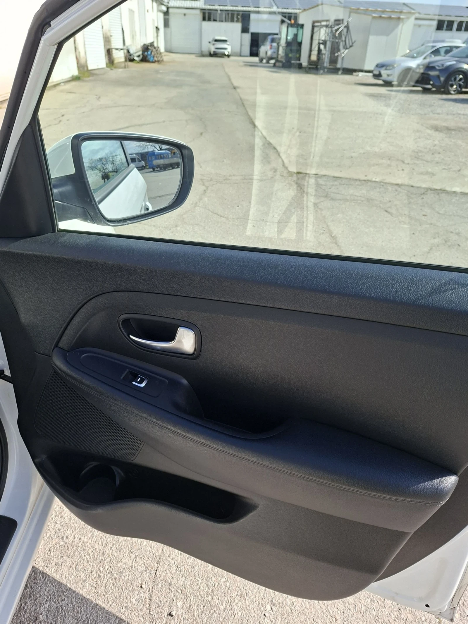 Kia Carens Carens, снимка 15 - Автомобили и джипове - 54239378