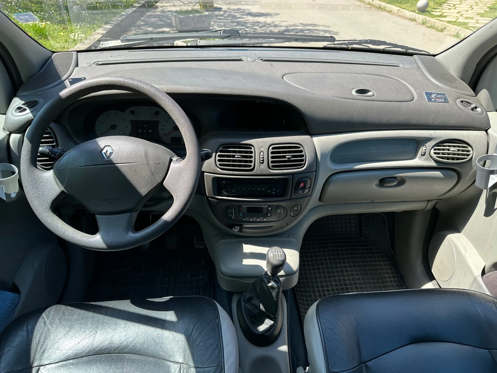 Renault Megane Scrnik, снимка 12 - Автомобили и джипове - 54396136