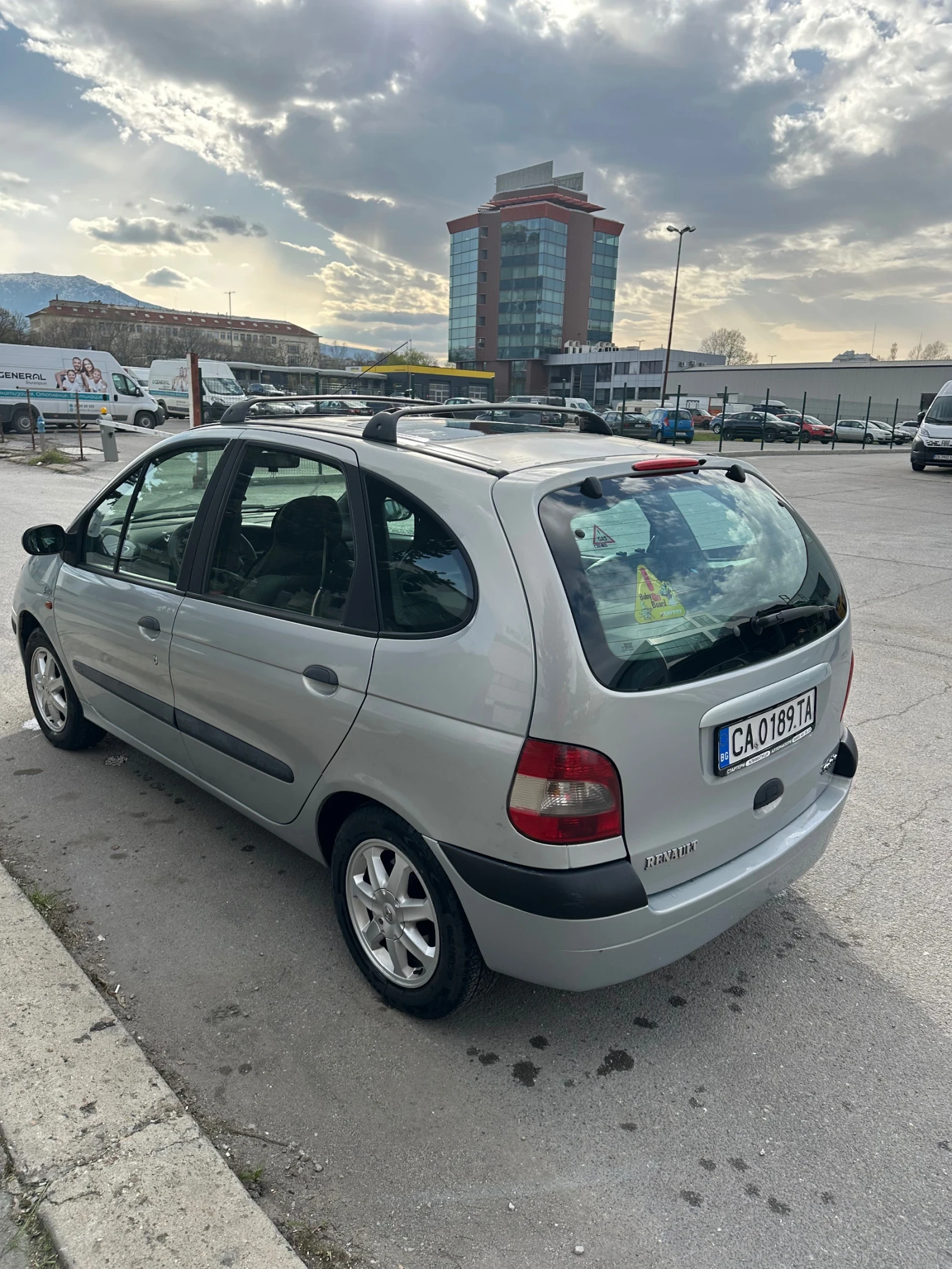 Renault Megane Scrnik, снимка 6 - Автомобили и джипове - 54396136