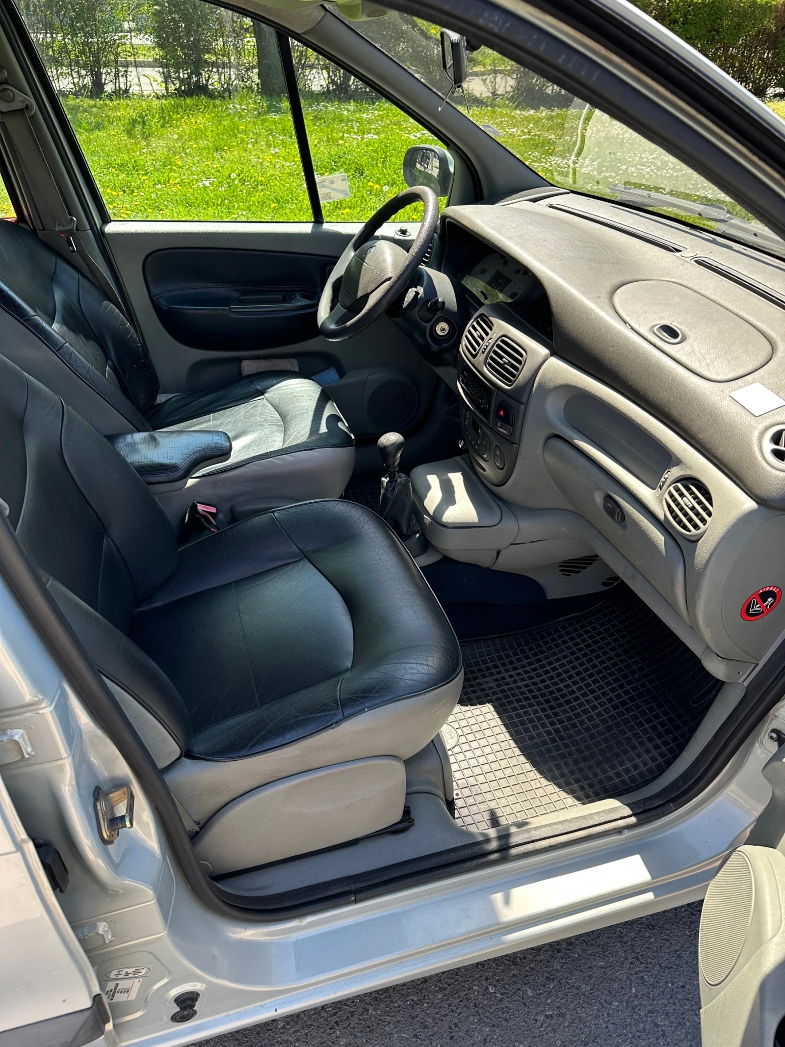 Renault Megane Scrnik, снимка 8 - Автомобили и джипове - 54396136