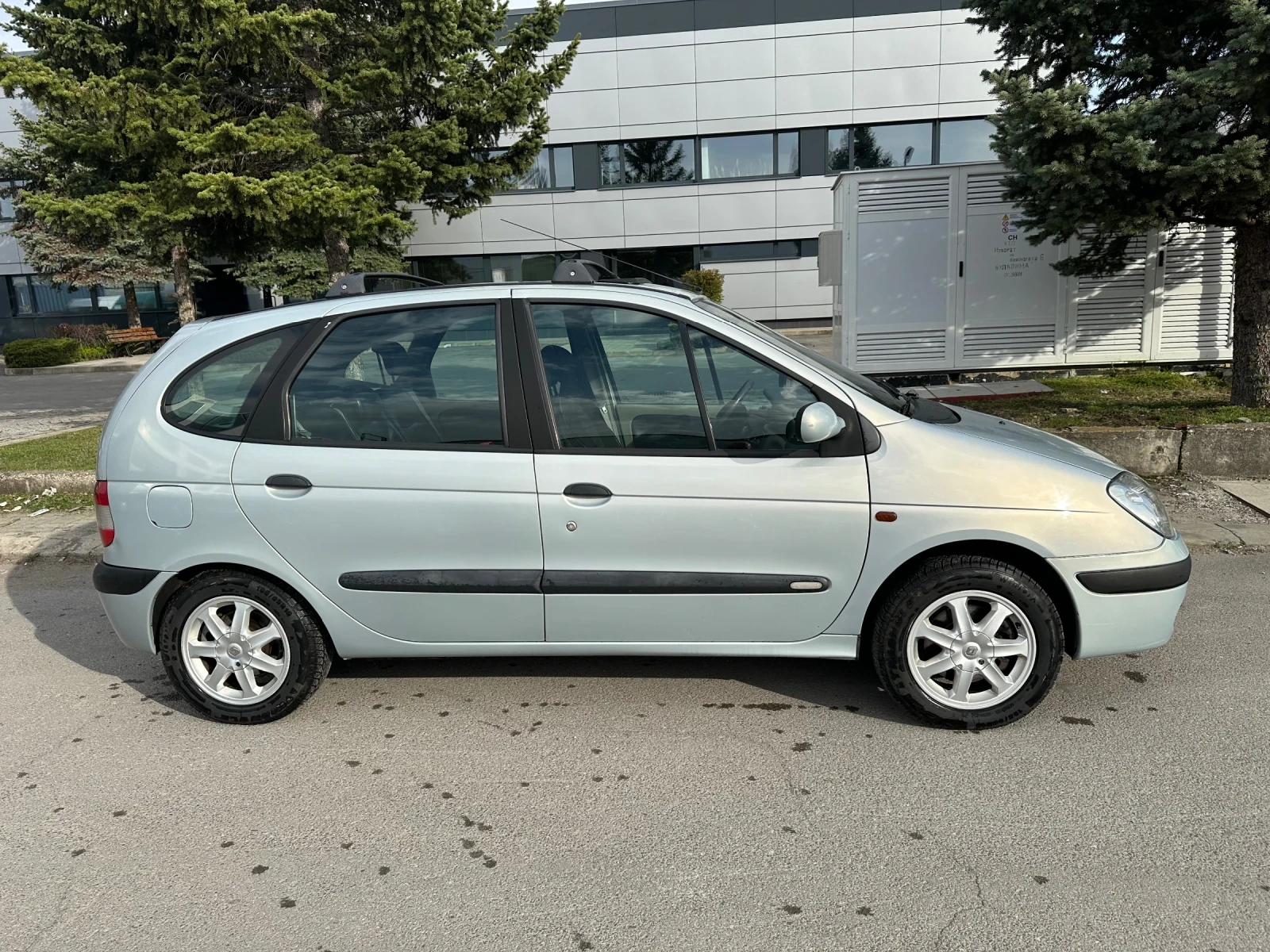 Renault Megane Scrnik, снимка 4 - Автомобили и джипове - 54396136