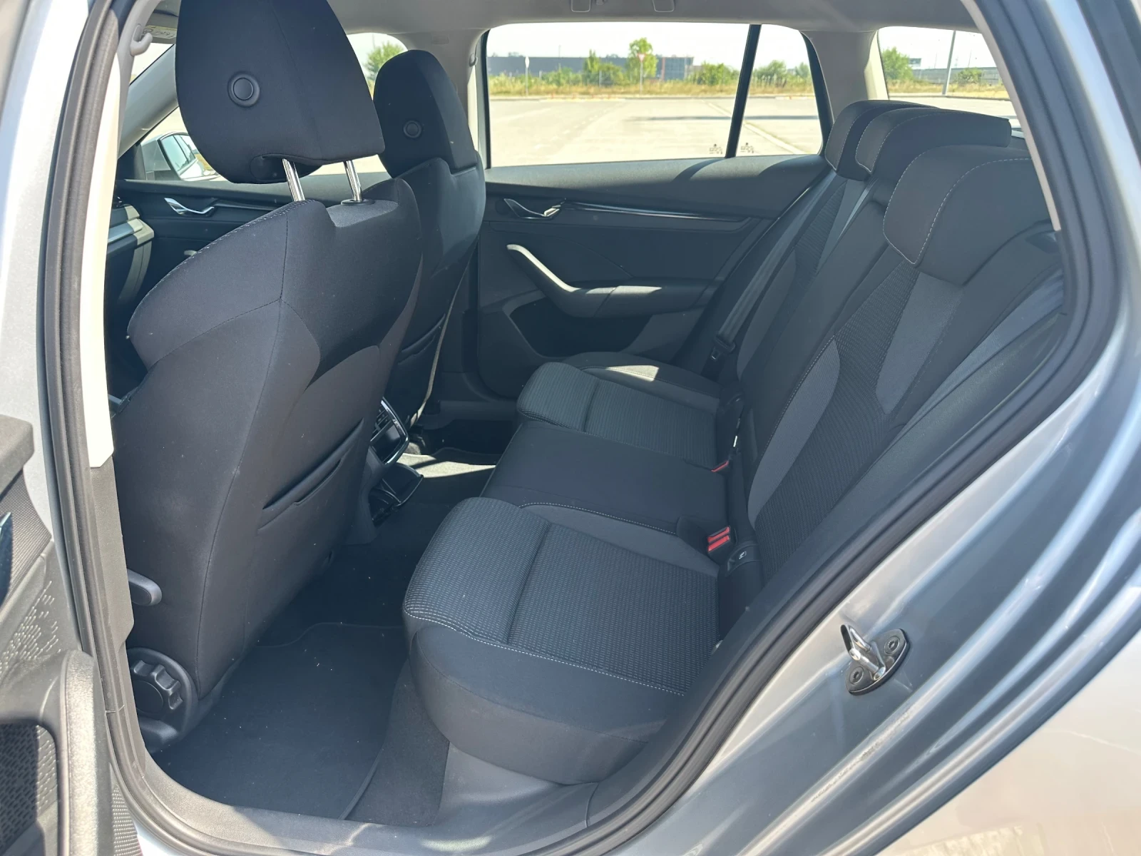 Skoda Octavia 2.0TDI 150kc, снимка 7 - Автомобили и джипове - 54529731