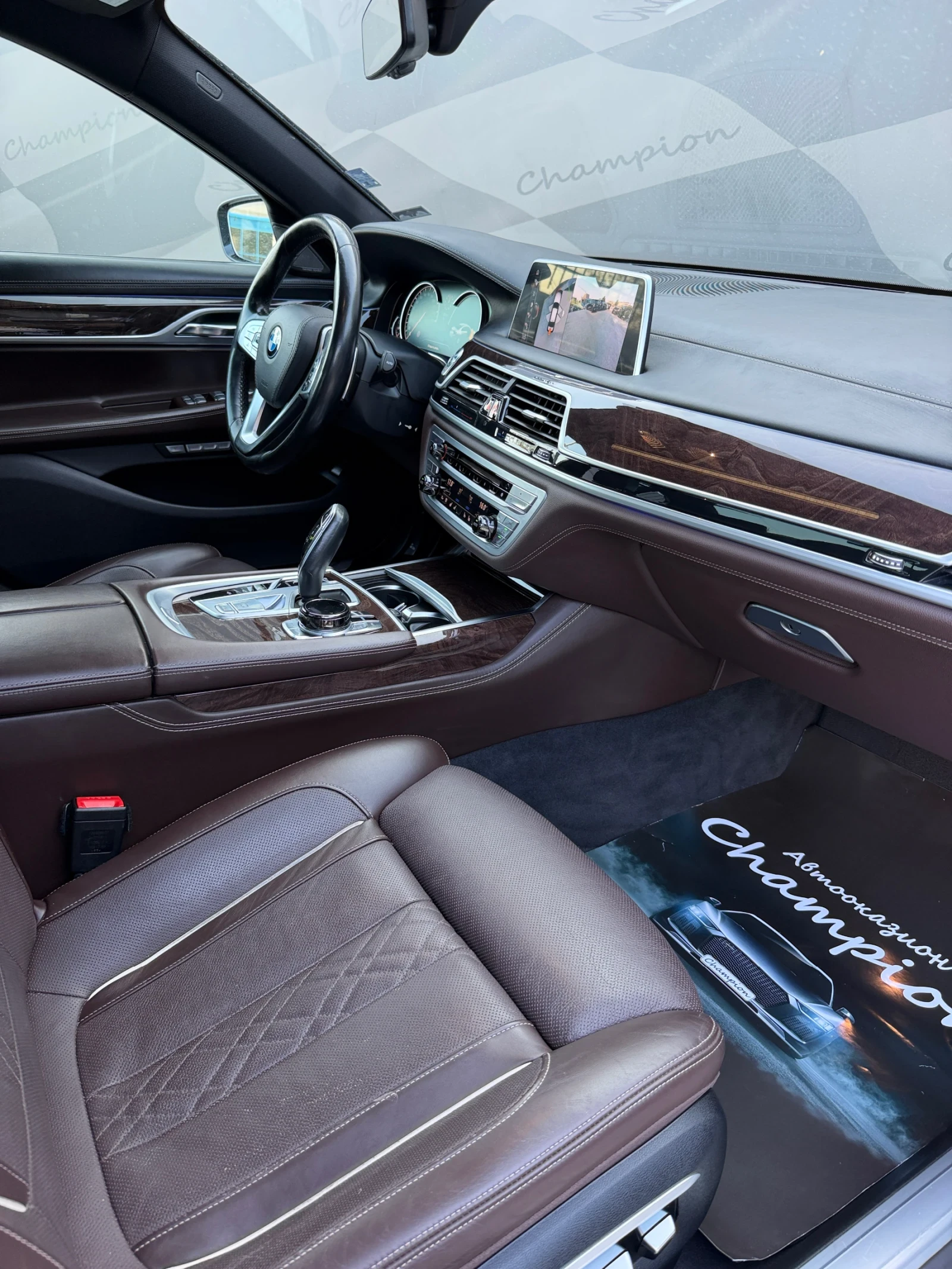 BMW 750 Бартер лизинг, снимка 16 - Автомобили и джипове - 55608700