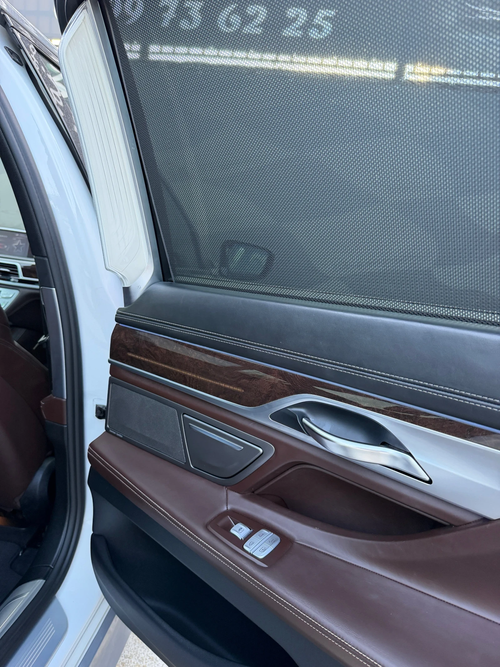 BMW 750 Бартер лизинг, снимка 11 - Автомобили и джипове - 55608700