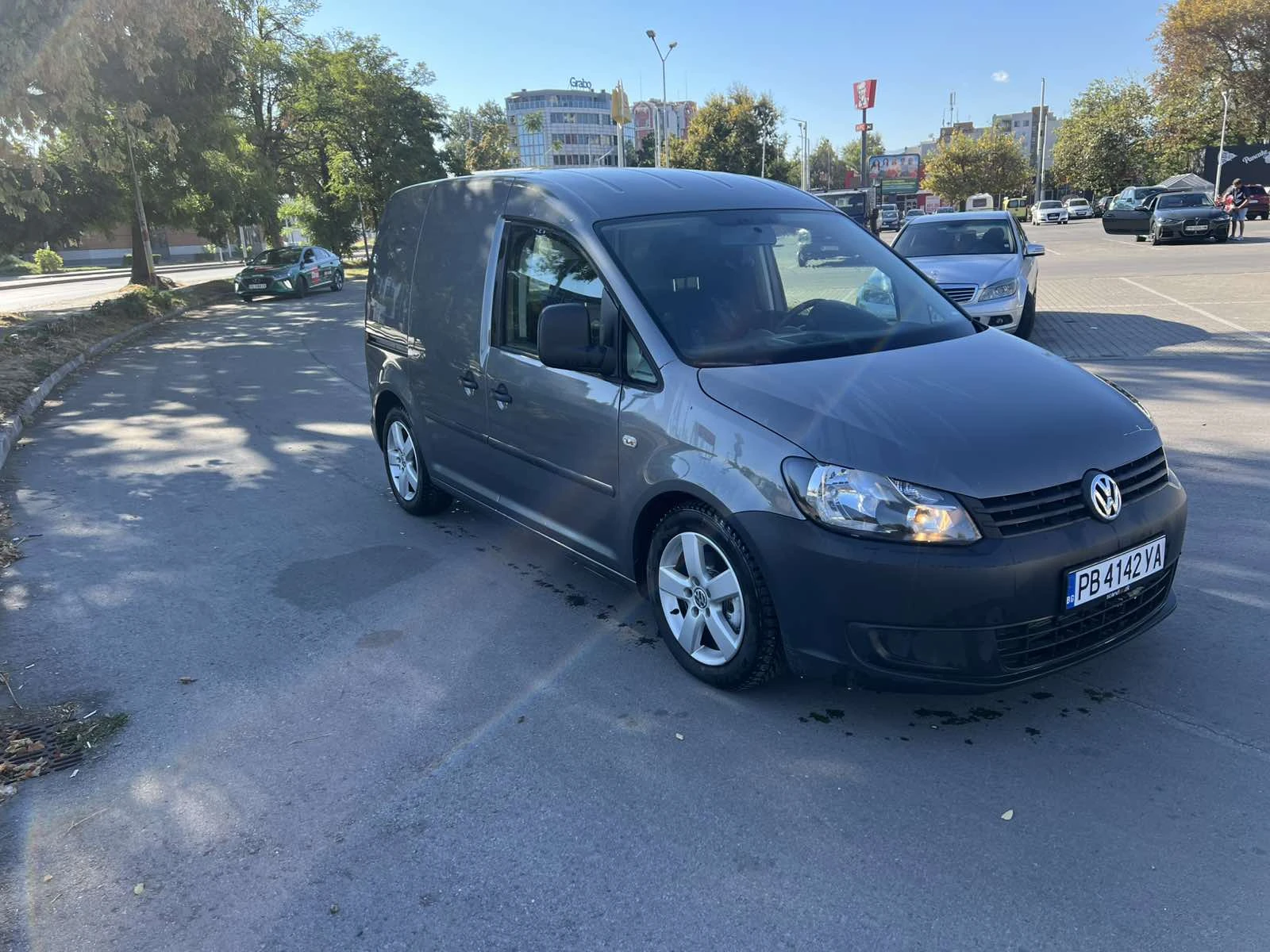 VW Caddy 1.6 TDI, AVTOMAT, снимка 3 - Автомобили и джипове - 56111906