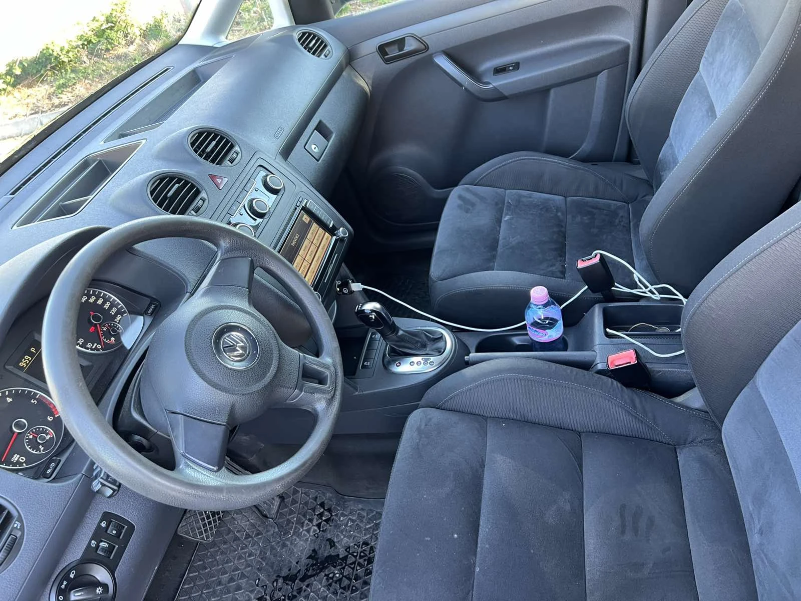 VW Caddy 1.6 TDI, AVTOMAT, снимка 8 - Автомобили и джипове - 56111906