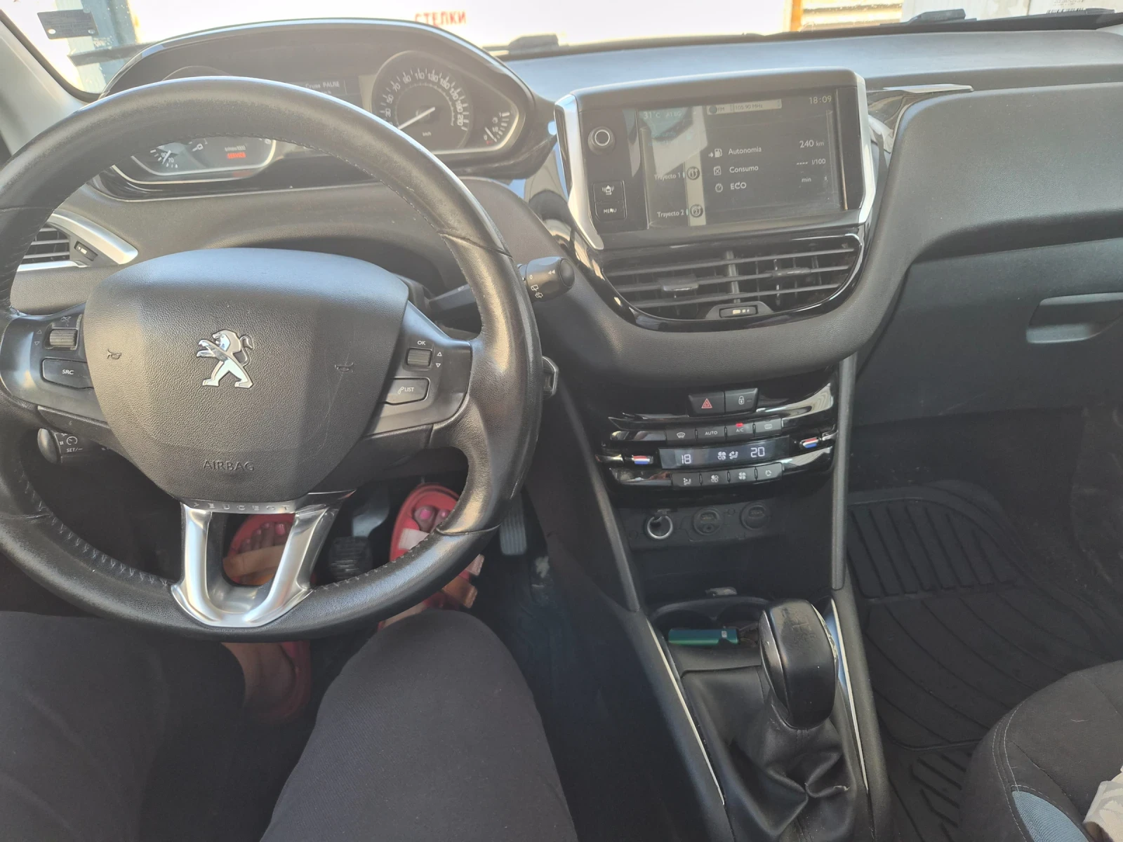 Peugeot 208 1.6 Hdi, снимка 5 - Автомобили и джипове - 56158670