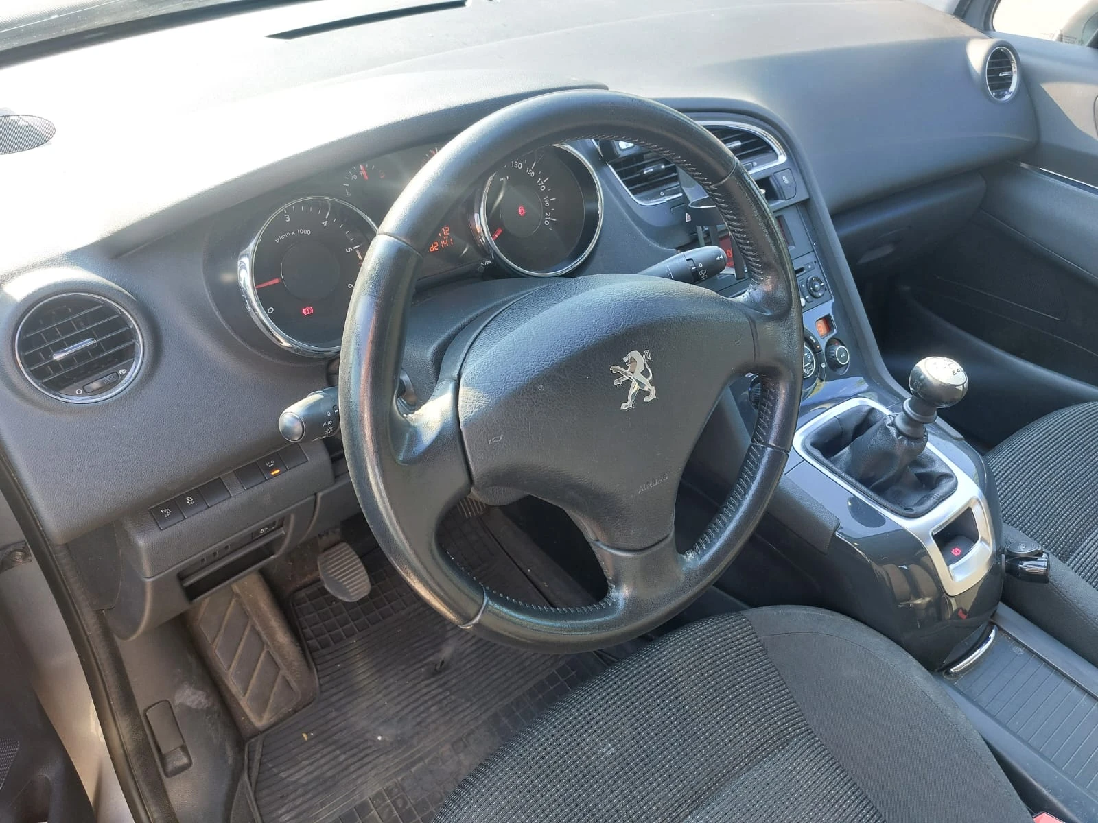 Peugeot 5008 120HDI Euro 6, снимка 8 - Автомобили и джипове - 56312720