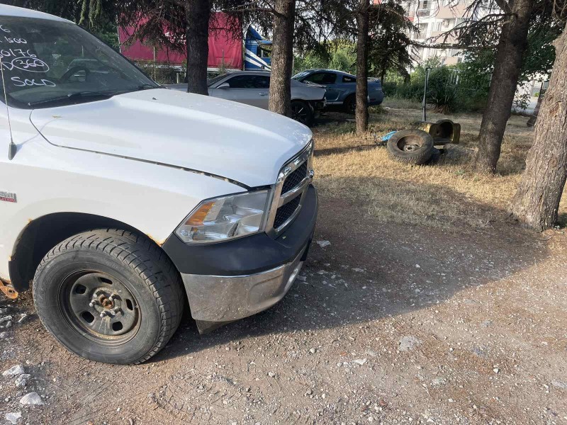 Dodge RAM 1500 5.7, снимка 2 - Автомобили и джипове - 46565578