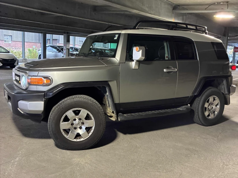 Toyota Fj cruiser CARFAX* АВТОФИНАНСИРАНЕ* БЕЗ ПЪРВОНАЧАЛНА ВНОСКА* , снимка 2 - Автомобили и джипове - 53015224