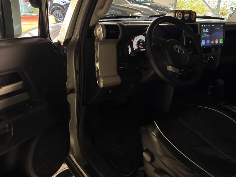 Toyota Fj cruiser CARFAX* АВТОФИНАНСИРАНЕ* БЕЗ ПЪРВОНАЧАЛНА ВНОСКА* , снимка 5 - Автомобили и джипове - 53015224