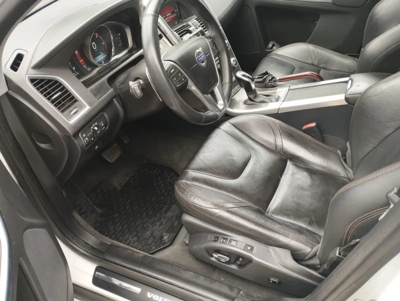 Volvo XC60 4x4, снимка 6 - Автомобили и джипове - 53384666