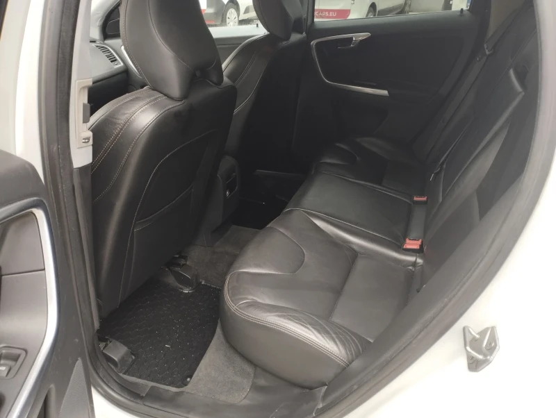 Volvo XC60 4x4, снимка 5 - Автомобили и джипове - 53384666