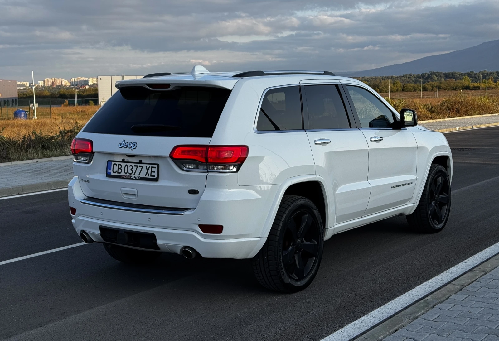 Jeep Grand cherokee V8 5.7L Overland - изображение 4